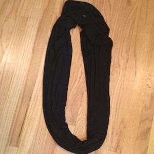 Black brandy Melville infinity scarf